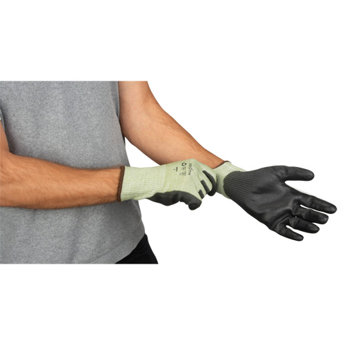 Eco-Friendly Seamless Cut-Resistant Gloves